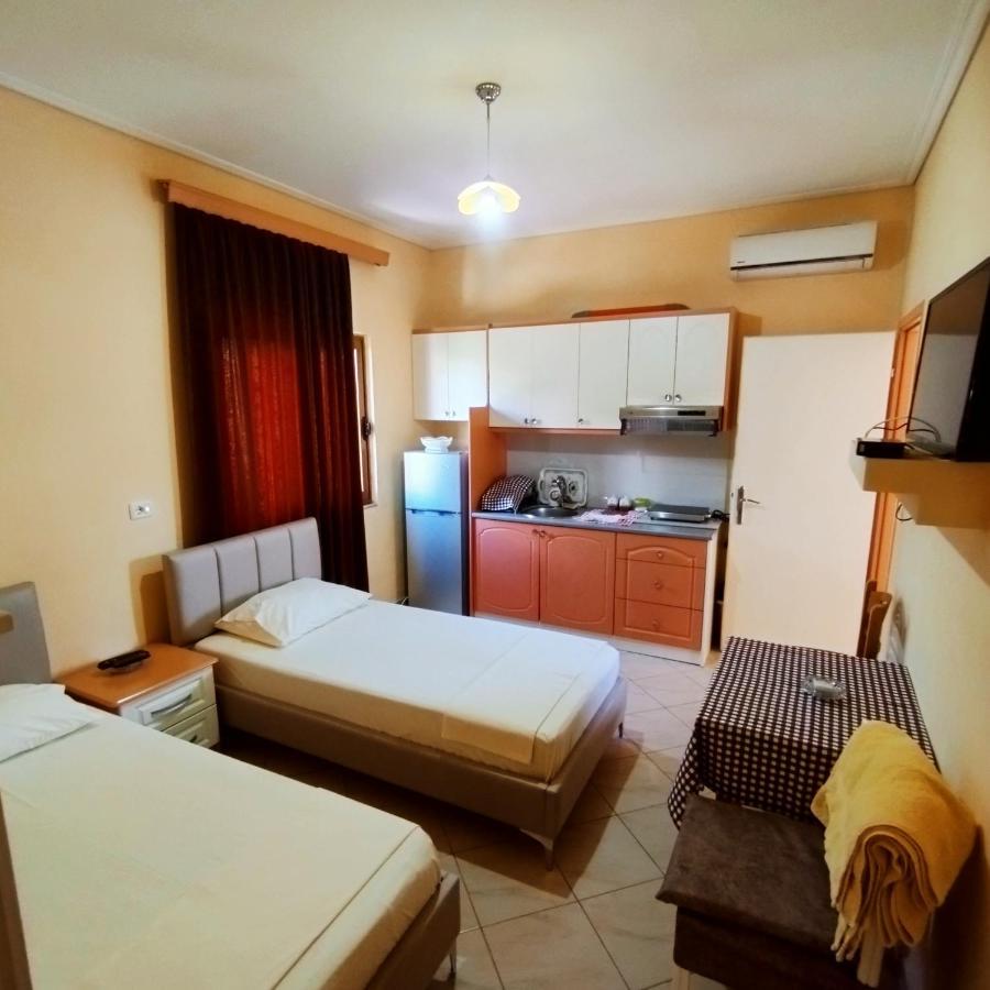 Mejdi Apartments Саранда Екстер'єр фото